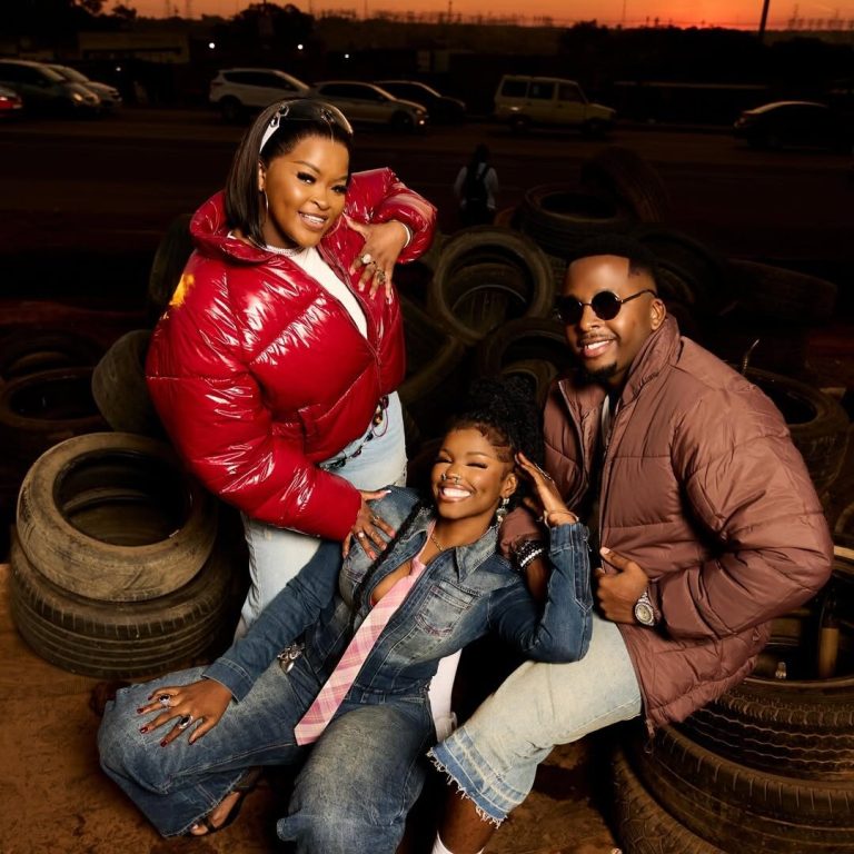 Nkosazana Daughter – Mogatsaka ft. Shandesh, Mvzzle by Nkosazana Daughter, Shandesh, Mvzzle